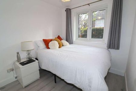 Isambard Place, London, SE16 - Photo 2