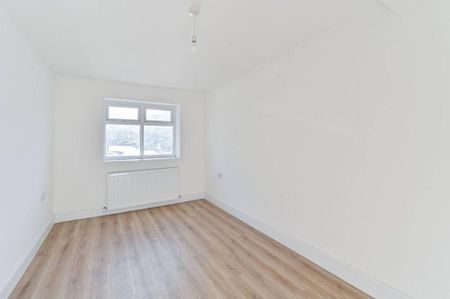 5 bedroom end of terrace house to rent - Photo 2