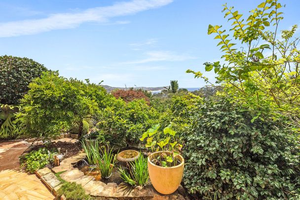 Immaculate home with breathtaking views - Photo 1