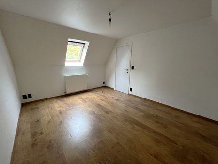 WONING MET 3 SLAAPKAMERS, BINNENKOER EN BIJGEBOUW TE MERKEM - Photo 2