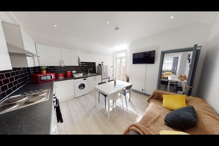 Room in a Shared House, Hafton Road, M7 - Photo 3