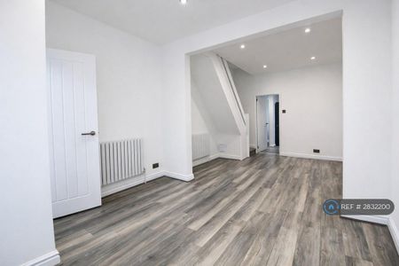 2 bedroom terraced house to rent - Photo 4