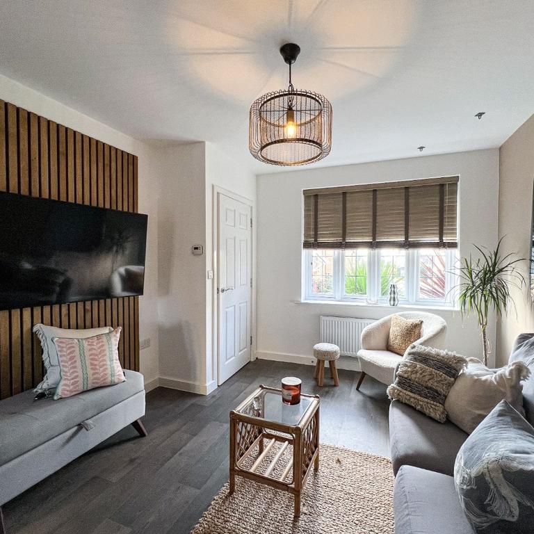 3 bedroom semi-detached house to rent - Photo 1