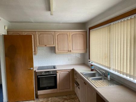 3 bedroom semi-detached house to rent - Photo 2