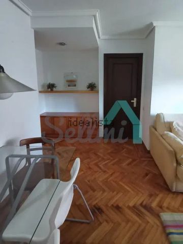 Alquiler de piso en Calle Cardenal Cienfuegos - Photo 3