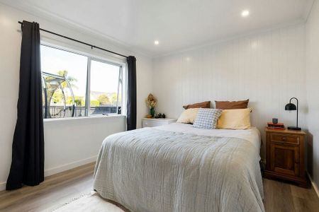Modern two bedroom - Photo 2