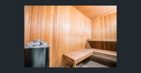 Stylish Two Bedroom Apartment in Prime Travancore Location - Photo 4