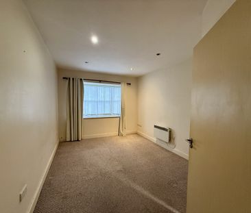 Ground floor 2-bed apartment with separate lounge, fitted kitchen, ... - Photo 4