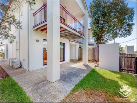 Part furnished 3 bedroom spacious townhouse for rent in sought after Corinda - Photo 3