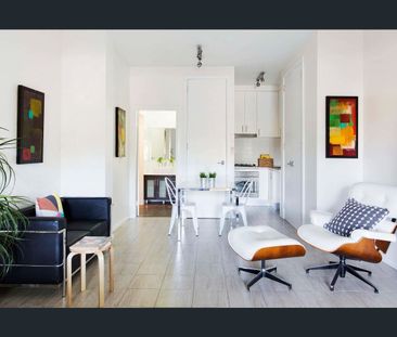 Light-Filled Studio Apartment with Courtyard in Boutique Victorian ... - Photo 1