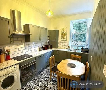 2 bedroom flat to rent - Photo 2