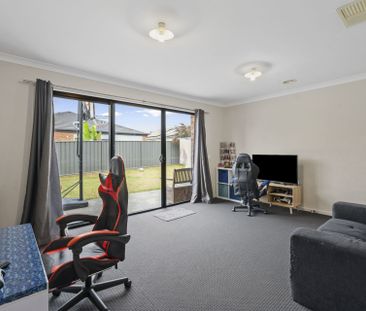 52 Kingston Drive Eaglehawk VIC - Photo 2