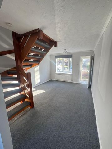 2 bedroom terraced house to rent - Photo 2