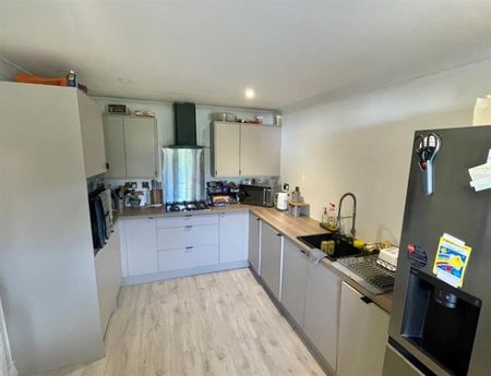 4 Bedroom Semi Detached To Let - Photo 5