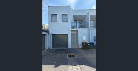 Townhouse in Kensington - Photo 3