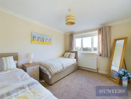 2 bedroom Flat To Let Total Size: 570 SQ FT - Photo 5