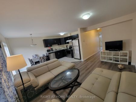 Condo Townhouse For Lease | X7308850 - Photo 2