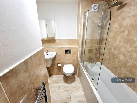 2 bedroom maisonette to rent - Photo 3