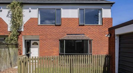 3 bedroom home in St Albans double garage - Photo 4