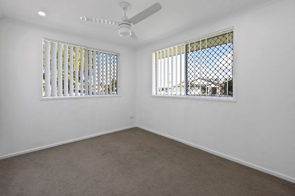 HOME WITH POOL, SHED & OUTDOOR AREA, 2 MINUTES WALK TO BEACH - Photo 1