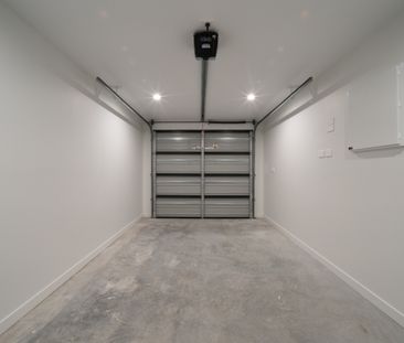 Modern new 2 bedroom Unit + Garage - Photo 1