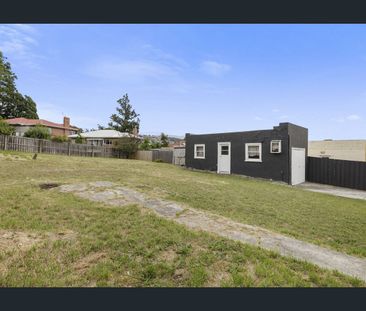 LOCATION, CONVENIENCE & SUNSHINE - Photo 6