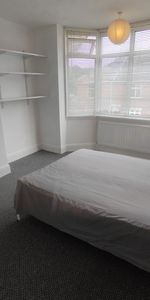 Room in a Shared House, Pointout Road, SO16 - Photo 3