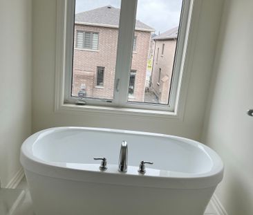 For Lease - 92 Ogston Crescent, Whitby, Ontario - Photo 3