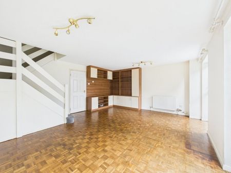 Robin Way, Staines-Upon-Thames, Middlesex,TW18 - Photo 2