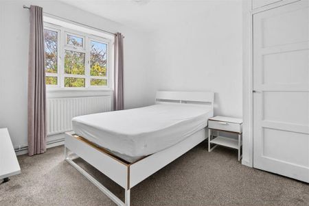 3 bedroom flat to rent - Photo 2