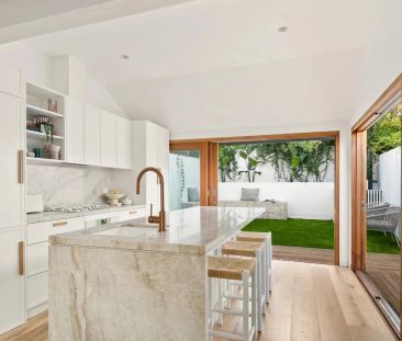 Fall under the charm of this enchanting 2 bedroom weatherboard home - Photo 2