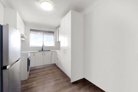 Stylishly Renovated 2 Bedroom Apartment with Lock-up Garage! - Photo 5