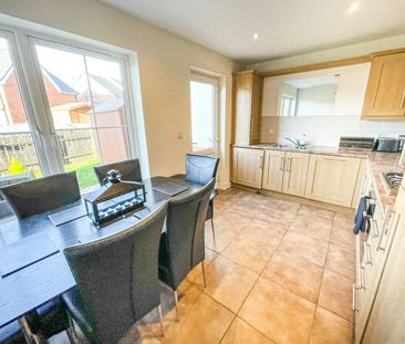 Semi-detached house to rent on - Photo 6