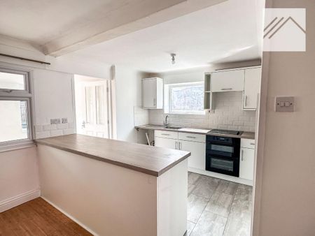 3 bedroom semi-detached house to rent - Photo 5