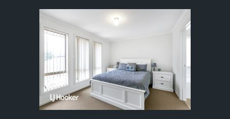 Family Home in Quiet Court - Photo 2