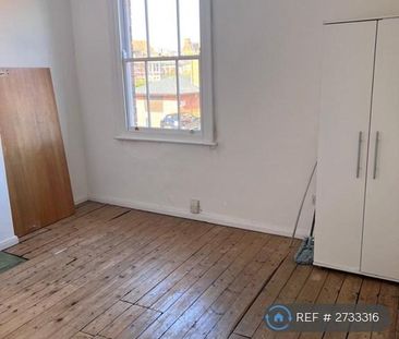 2 bedroom end of terrace house to rent - Photo 2