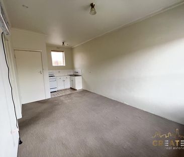 CHARMING ONE BEDROOM APARTMENT IN PRIME LOCATION - Photo 3