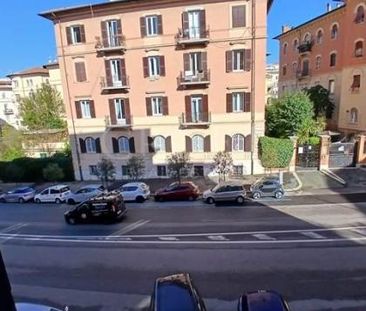 Parioli. Fully renovated. Living, separate kitchen ,three bedroms, ... - Photo 2