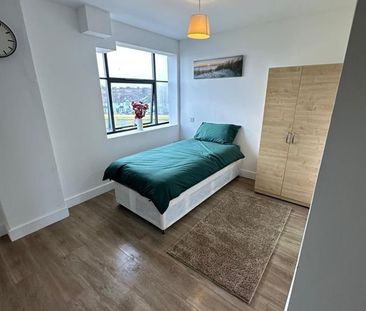 40 Bed Flat, Ruskin Square, CR0 - Photo 4