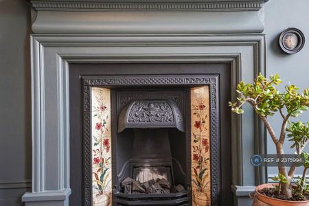 4 bedroom maisonette to rent - Photo 4