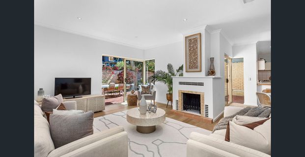 Light-Filled Villa in Premium Western Suburbs Location - Photo 1