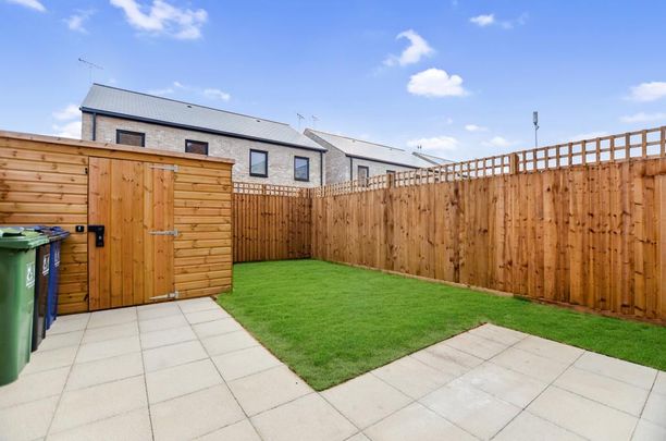4 bedroom end of terrace house to rent - Photo 1