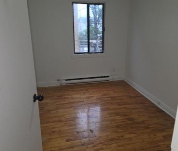 Superbe grand 4 1/2 ensoleillé et bien rénové; dans un secteur rech... - Photo 1