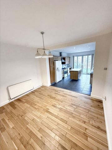 4 bedroom semi-detached house to rent - Photo 5