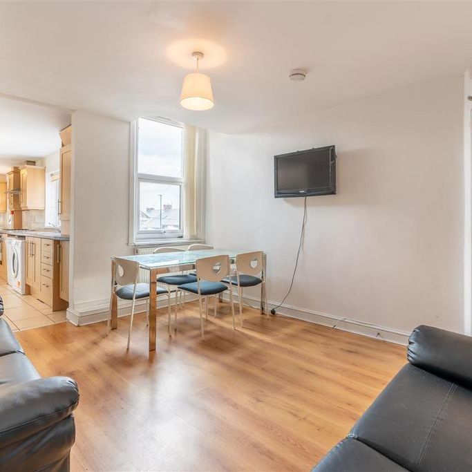 6 bedroom maisonette to rent - Photo 1