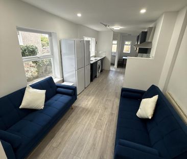 8 bedroom terraced house to rent - Photo 2