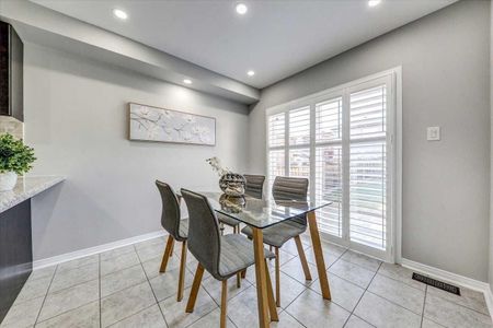 For Lease - 897 Miller Park Avenue, Bradford West Gwillimbury, Ontario - Photo 4