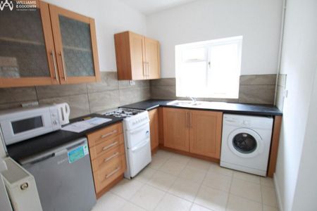 2 bedroom terraced house to rent - Photo 2