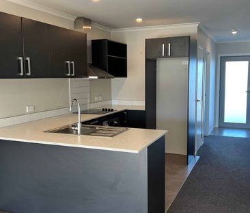 Sunny 2-bedroom Apartment for Rent! - Photo 4