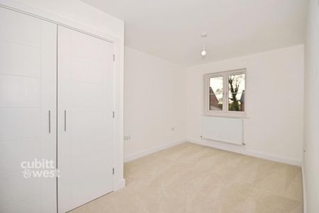 3 bedroom semi-detached house to rent - Photo 5